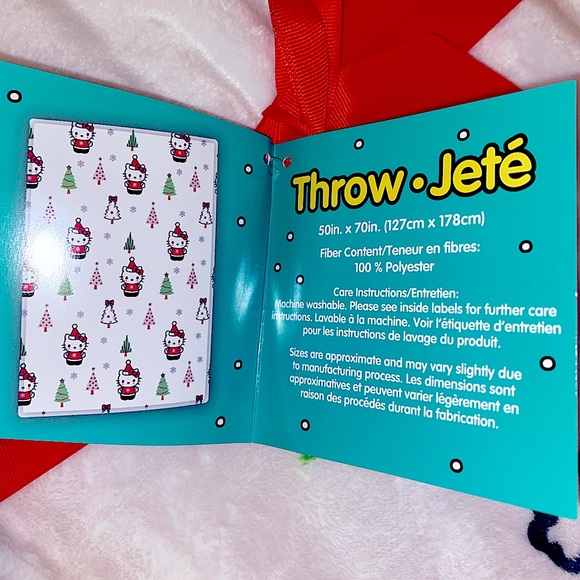 [SOLD] Hello Kitty Christmas Blanket - Picture 3 of 4